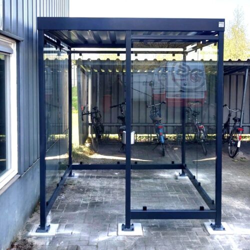 Rookoverkapping Myla Standaard 75 Moderne rookabri Myla 2x2m met glaswanden en stalen frame RAL 7016
